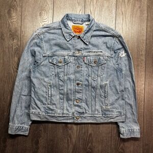 Levis Light Wash Distressed Denim Trucker Jacket XL Blue Button Up Y2k